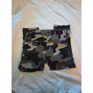 Reebok Women's Workout Pants, Grey Camo, Small